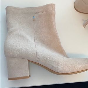 US size 9 Toms boots